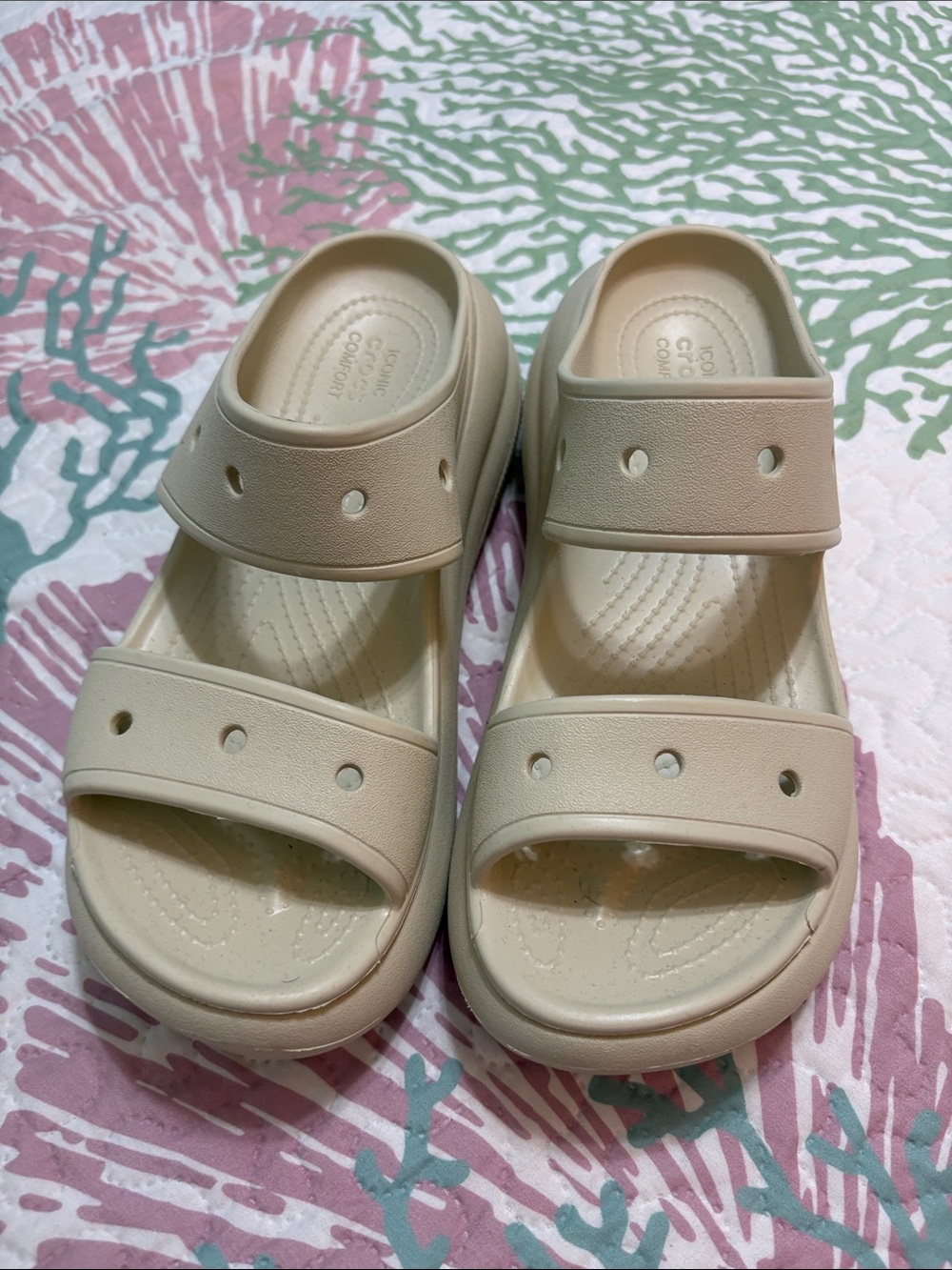Crocs Crush most comfortable Crocs ever! Cream color. Unisex- Men sz 8/ Women 10